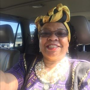 Meet your Posher, Lenora